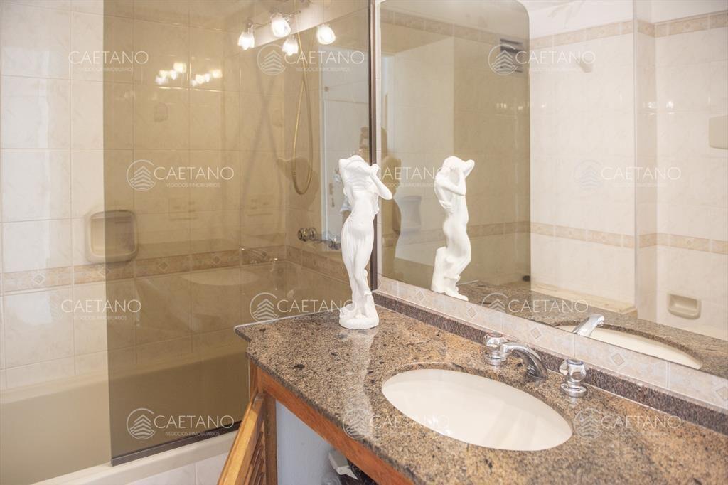 Vende apartamento de 2 dormitorios en Brava Punta del Este