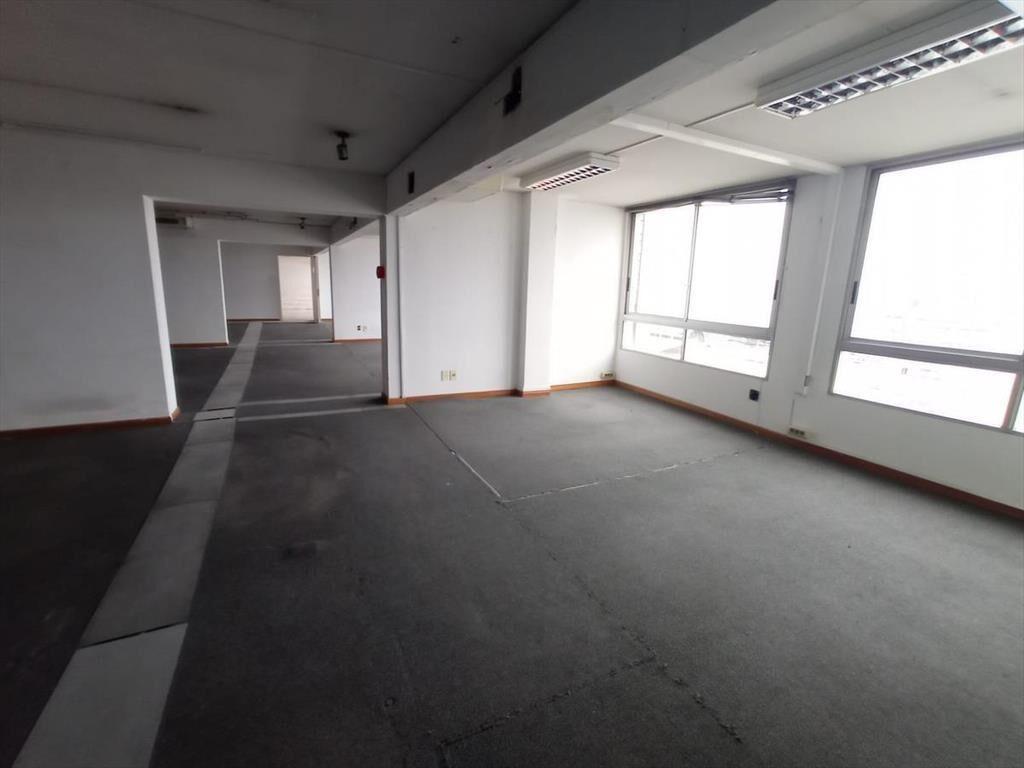 Plaza Independencia , 570 m2 llanos, piso alto con la mejor