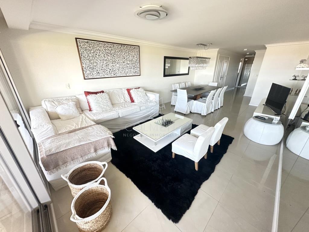 Excelente apartamento en torre de primera