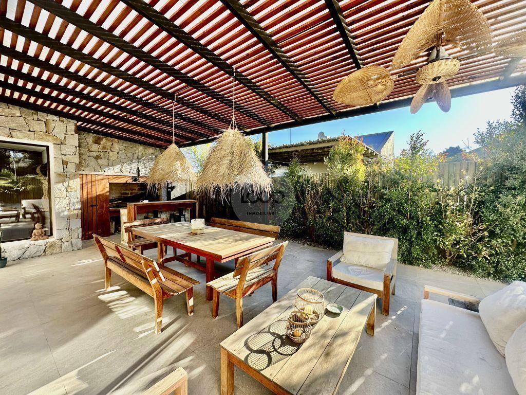 Venta de casa en Manantiales de 4 dormitorios y 3 baños