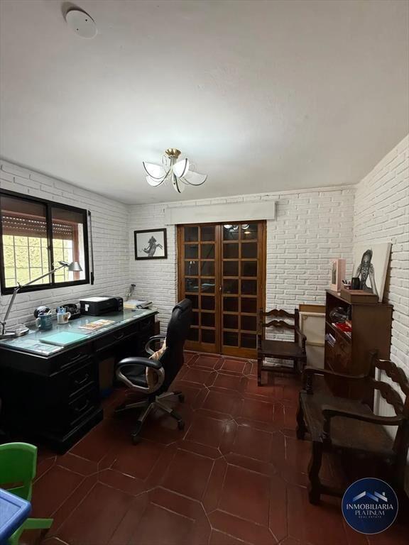 Casa en venta 4 dormitorios c/cochera, Carrasco