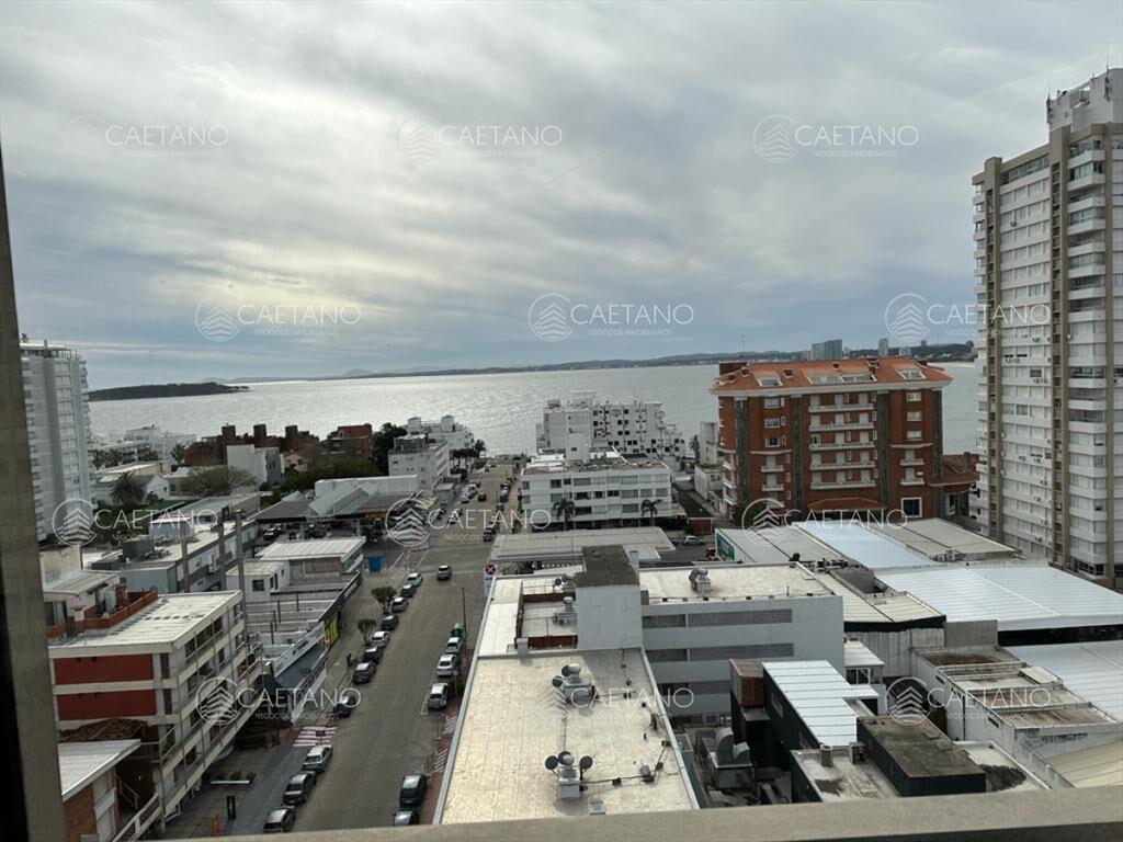 Peninsula piso alto con excelente vista