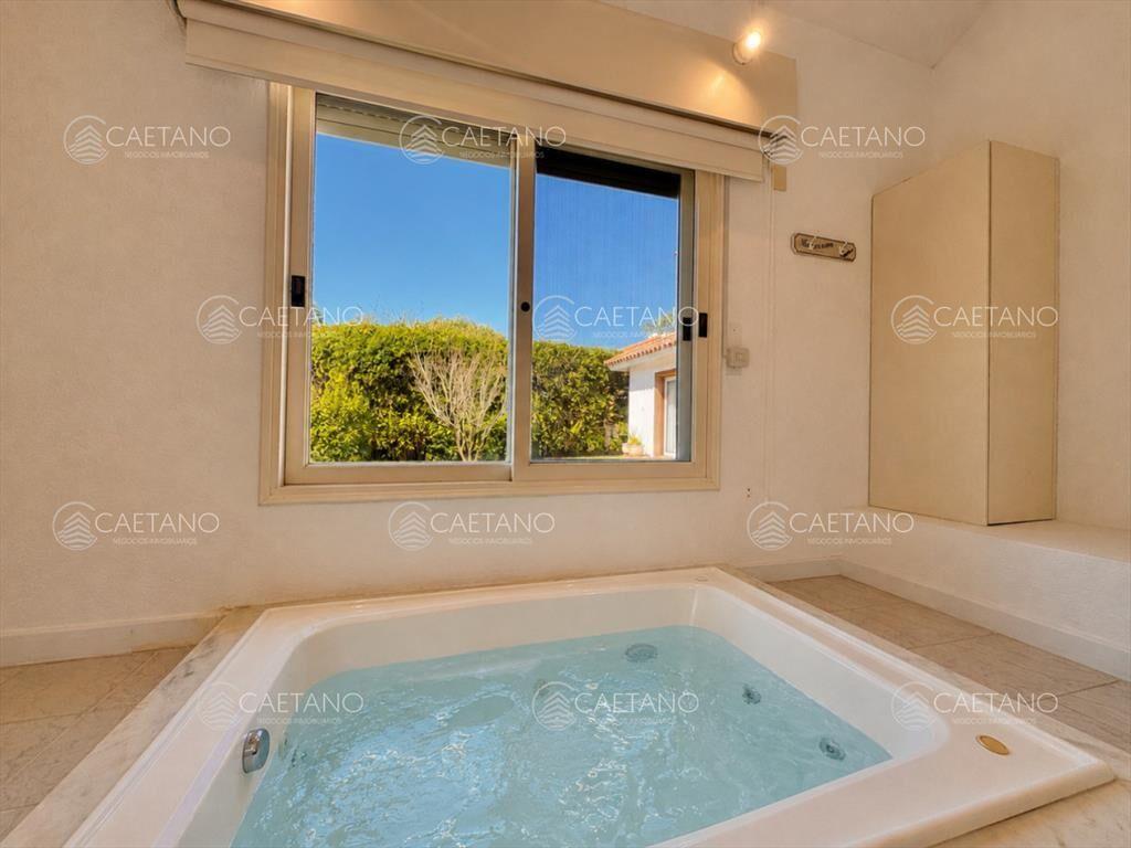 Venta casa 3 dormitorios. Playa brava, Punta del Este.