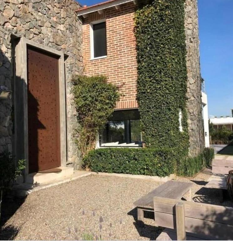 CASA EN VENTA DE 3 DORMITORIOS EN LA BARRA