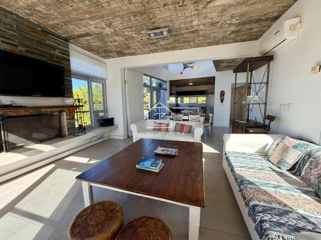 CASA EN VENTA DE 3 DORMITORIOS EN SUITE EN SAN A