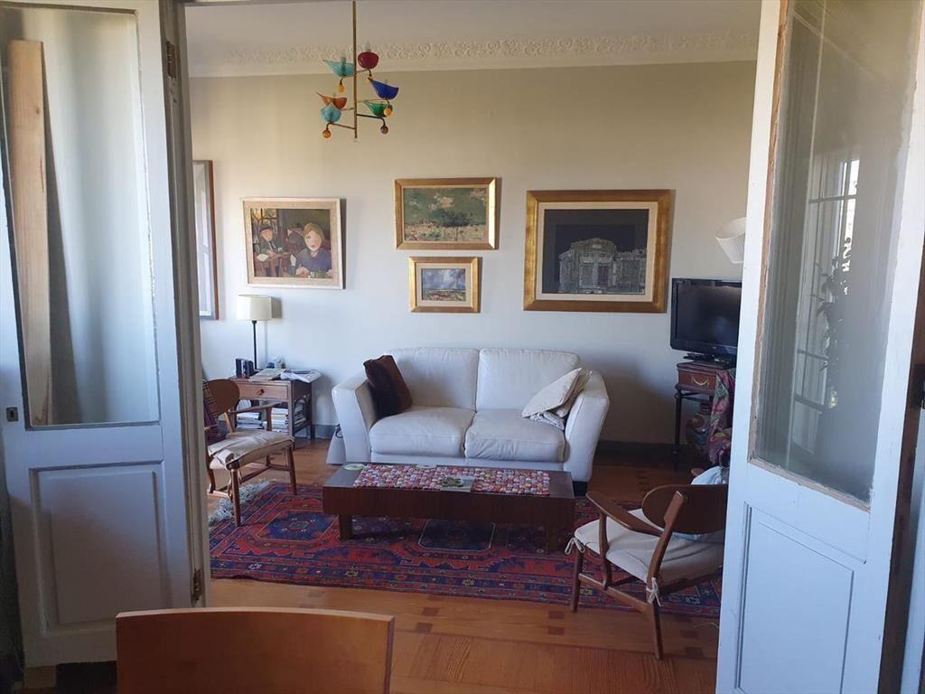 Frente a plaza Matriz, gran vista, 115 m2 , reciclado