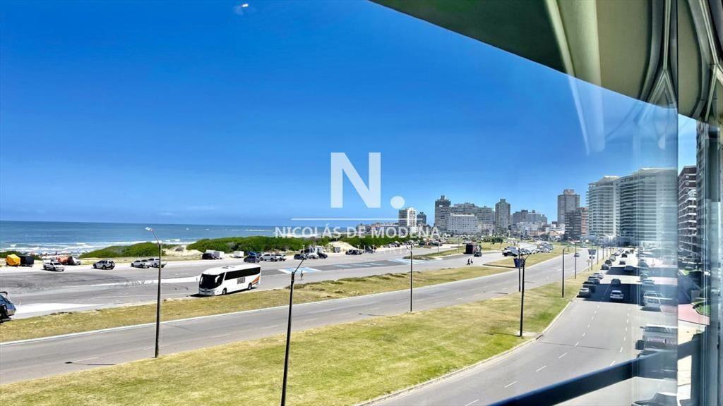 Apartamento de 4 dormitorios en venta, Brava -
