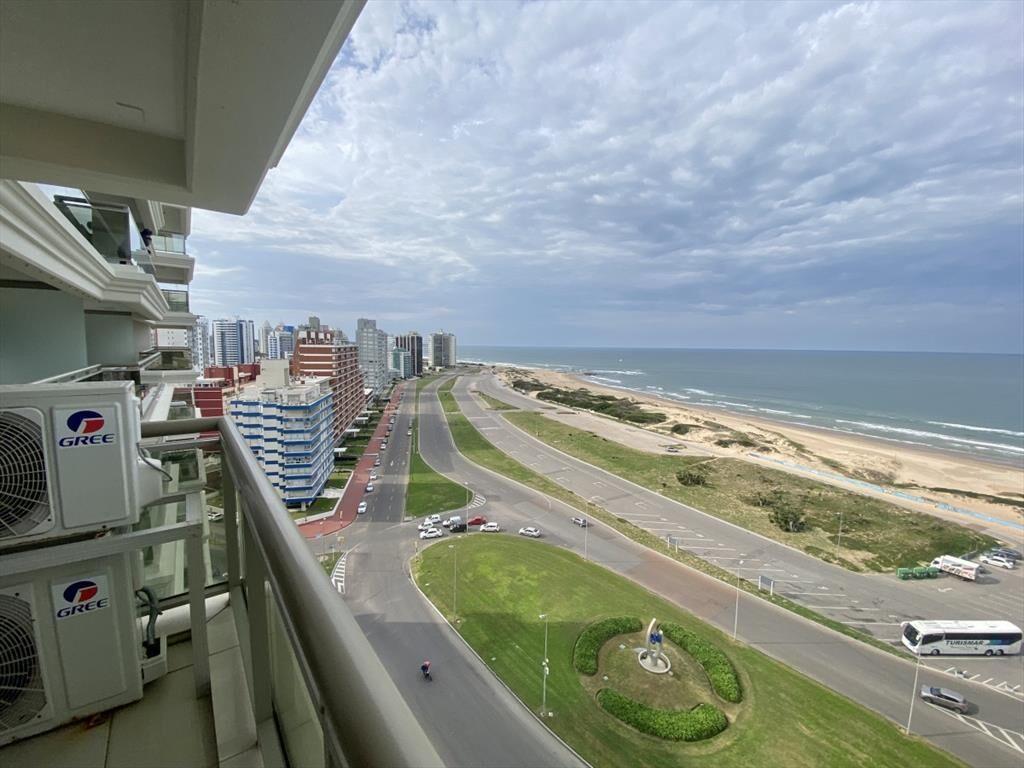 VENTA APARTAMENTO 3 DORMITORIOS Y DEPENDENCIA - I