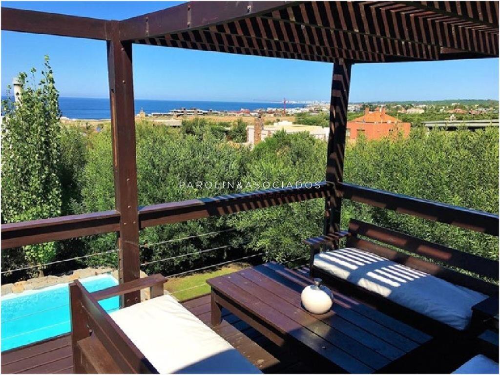 Hermosa casa en venta con piscina en Punta del Este.