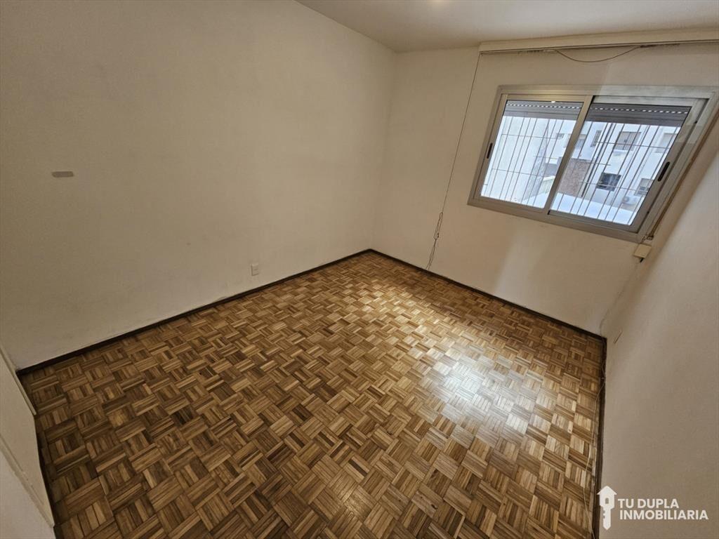 Amplio apartamento de 3 dormitorios + servicio en