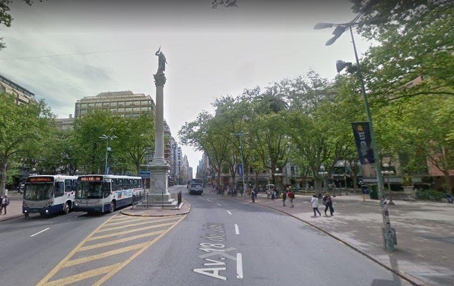Venta gran local comercial sobre Avenida 18 de Julio Centro