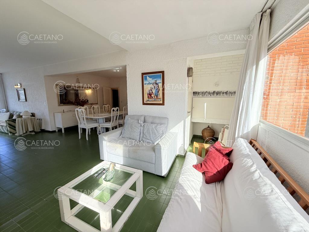 Venta apartamento 2 dormitorios frente al mar -