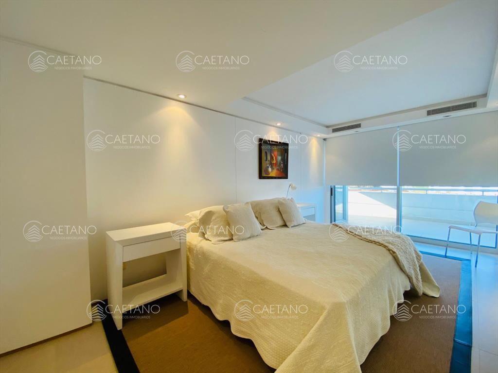 Alquiler de Penthouse seis dormitorios y dependencia Frente
