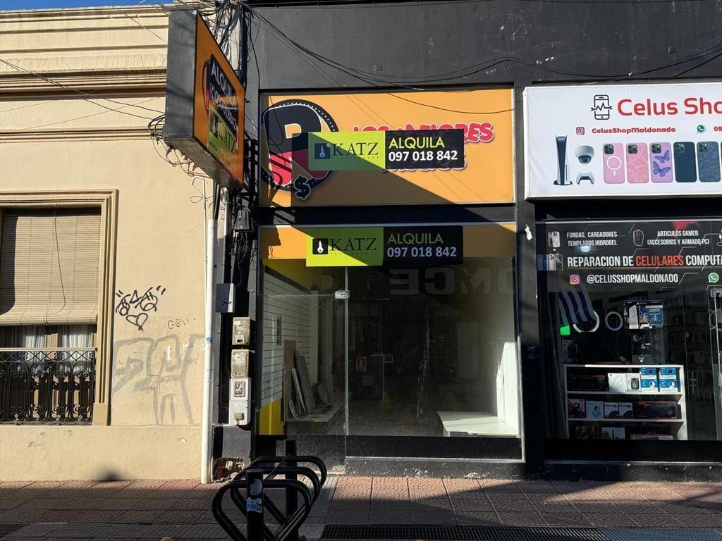 Alquiler local comercial de 110 m² en Peatonal Sarandí, Exc