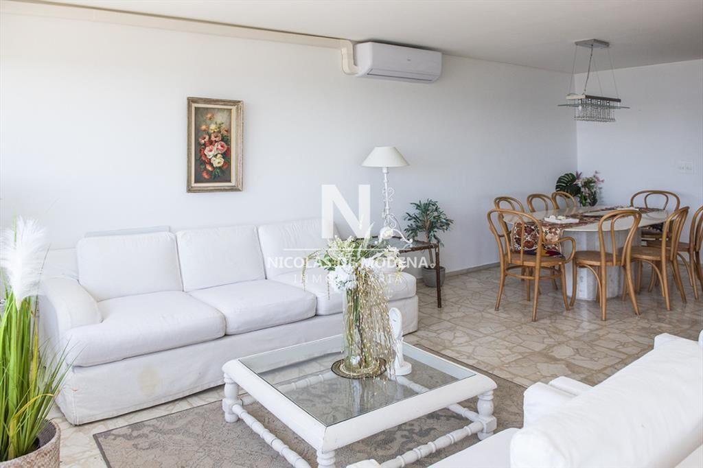 Vende apartamento con balcon y 3 dormitorios en