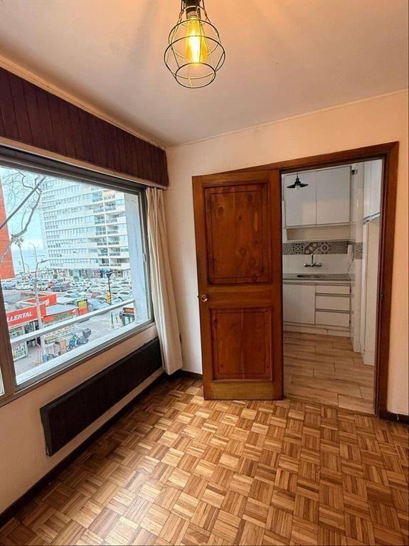 Apartamento al frente, 1 dormitorio, ubicado sobre Benito B