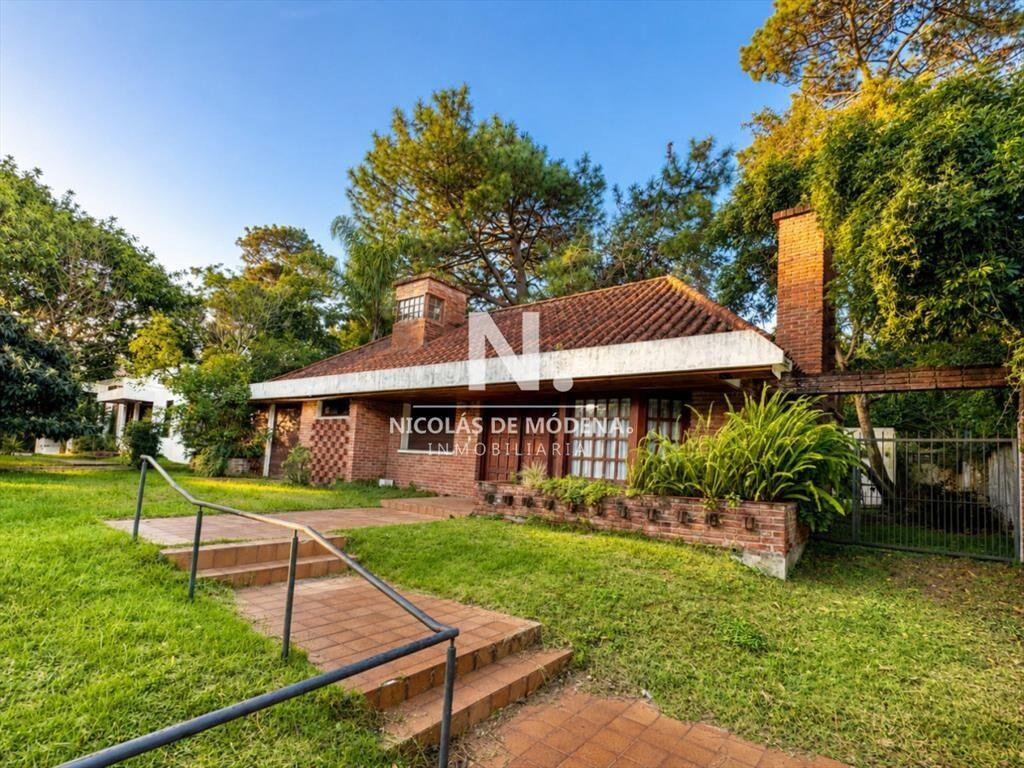 Vende casa de 3 dormitorios mas dep de servicio