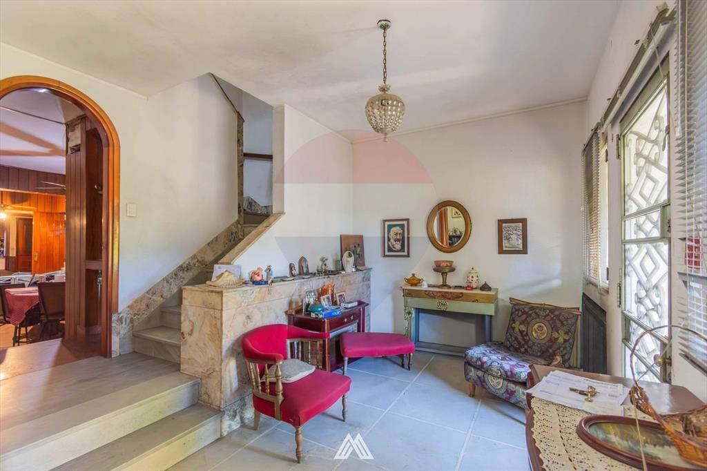 Vende amplia Casa Prado 5 dorm. patios y cochera
