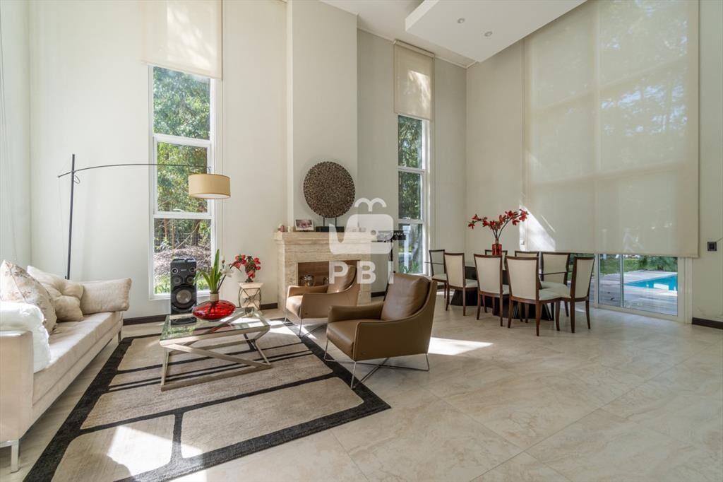 Casa de 3 dormitorios en suite en Design Village,