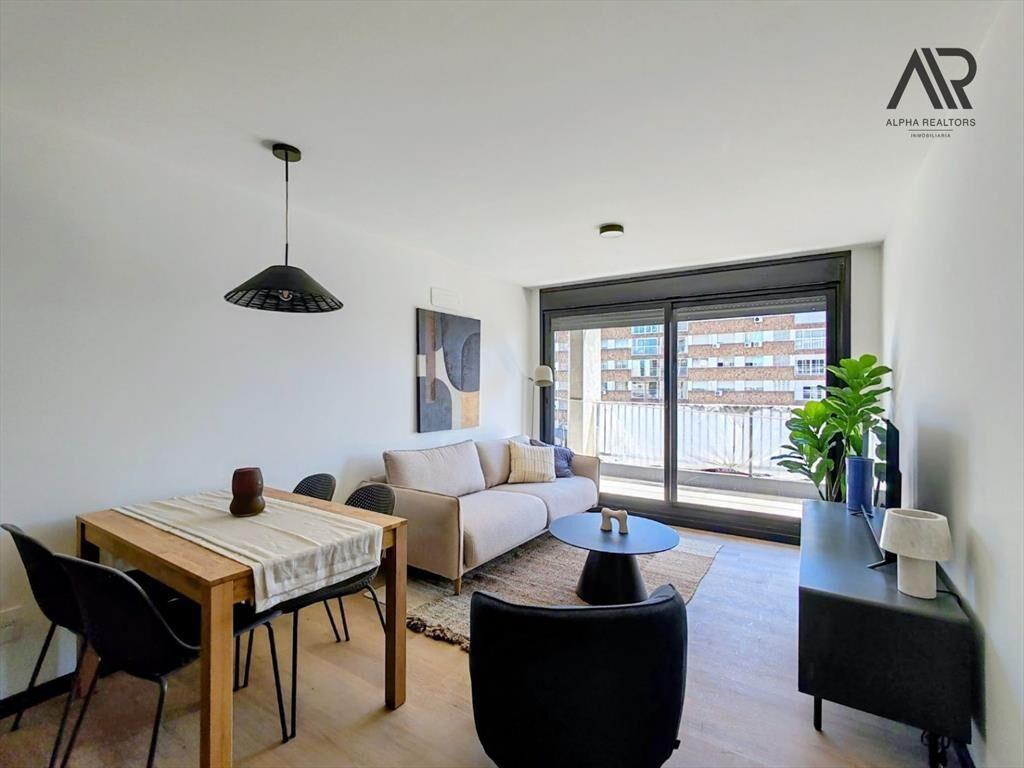 Apartamento de 2 dormitorios con terraza en Parque Batll...