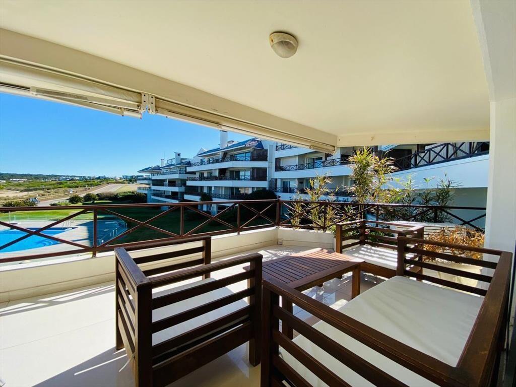 Apartamento en Venta 3 Dormitorios + Servicio Frente al Mar
