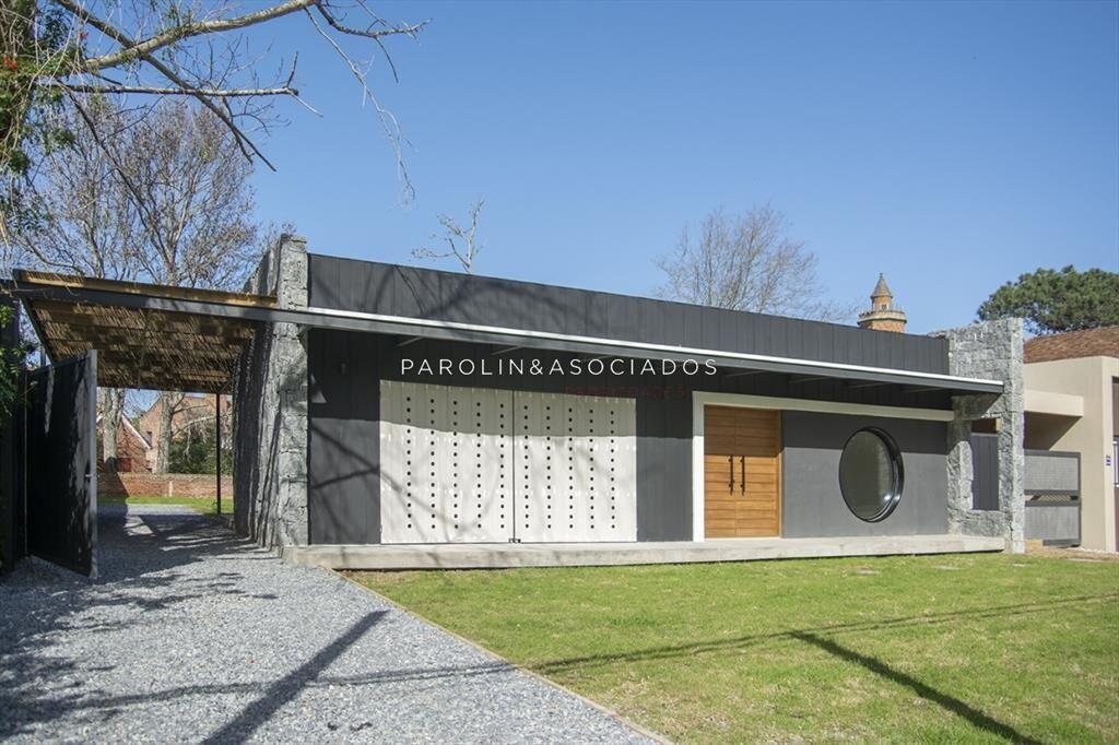 Chalet en venta en el Golf de Punta del Este de 4