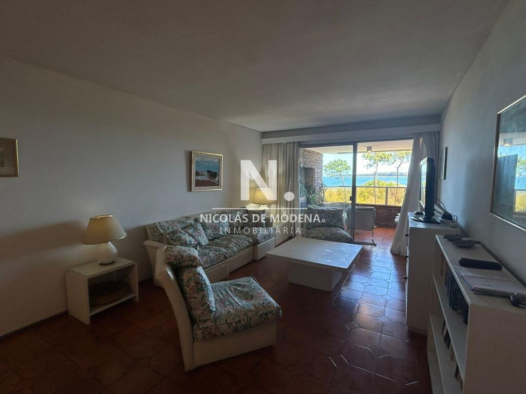 Apartamento de 4 dormitorios en Playa Mansa, del
