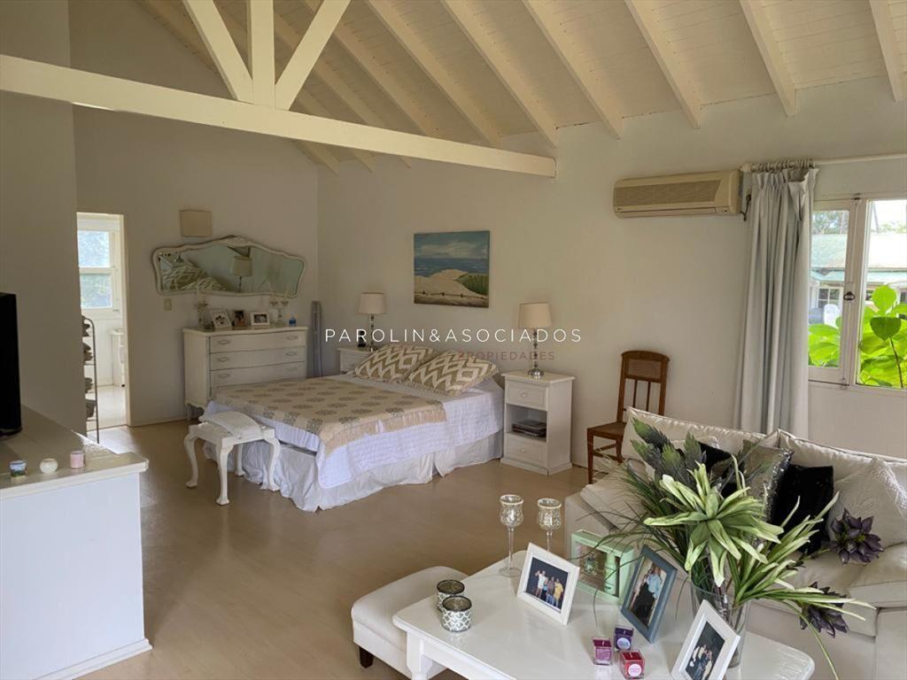 VENTA CASA DE 4 DORMITORIOS BARRIO PRIVADO LA ARBOLADA PUNT