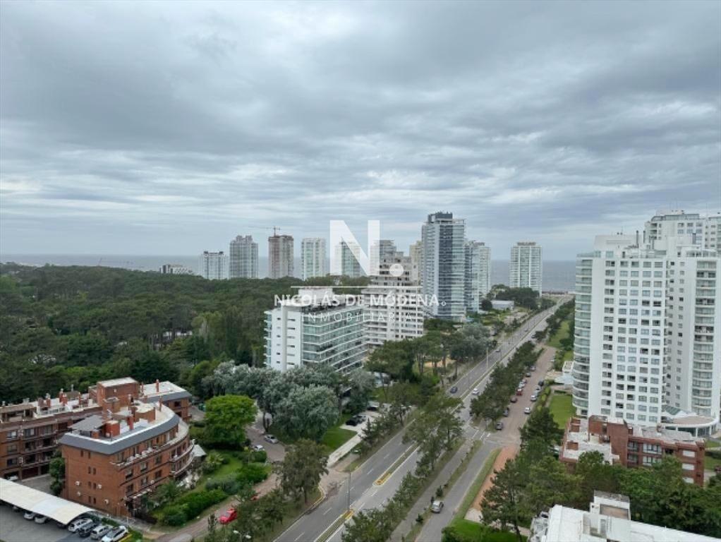 Alquila y vende apartamento de 3 dormitorios con vista al m