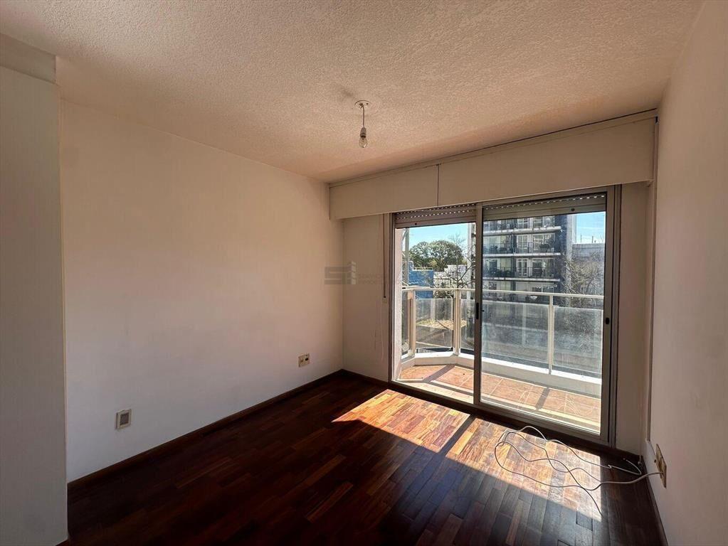 Se alquila Apartamento de 3 dormitorios con balcón en Punta