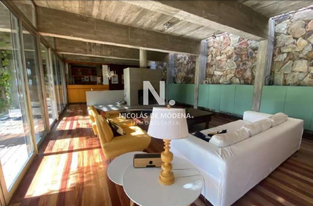Casa en venta de 4 suites en Punta del Este