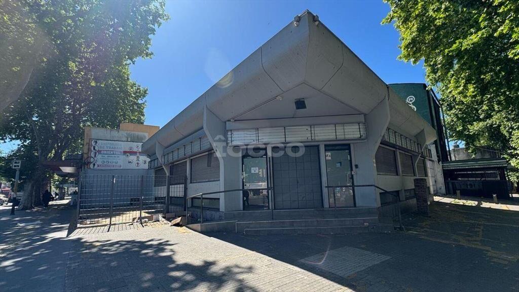 VENTA Y ALQUILER DE LOCAL EN AVDA. 8 DE OCTUBRE