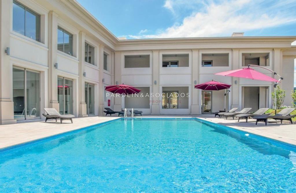 Monoambiente en venta en piso alto, Punta del Este.