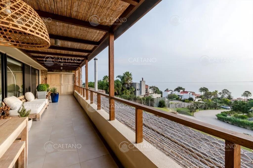 Venta apartamento 3 dormitorios más dependencia