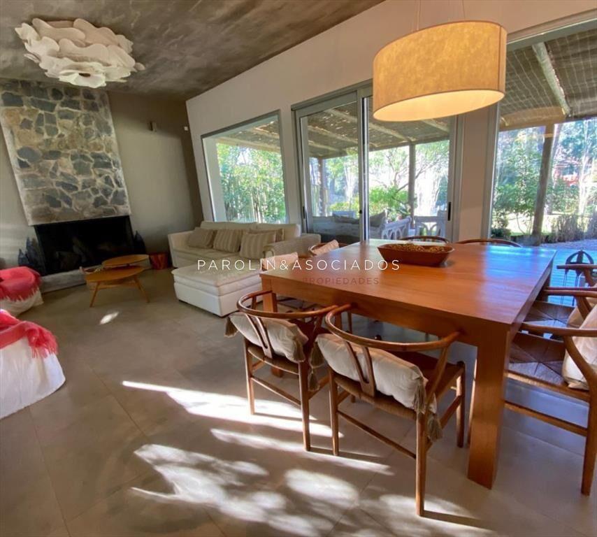 Casa en venta en barrio privado en Rincón del