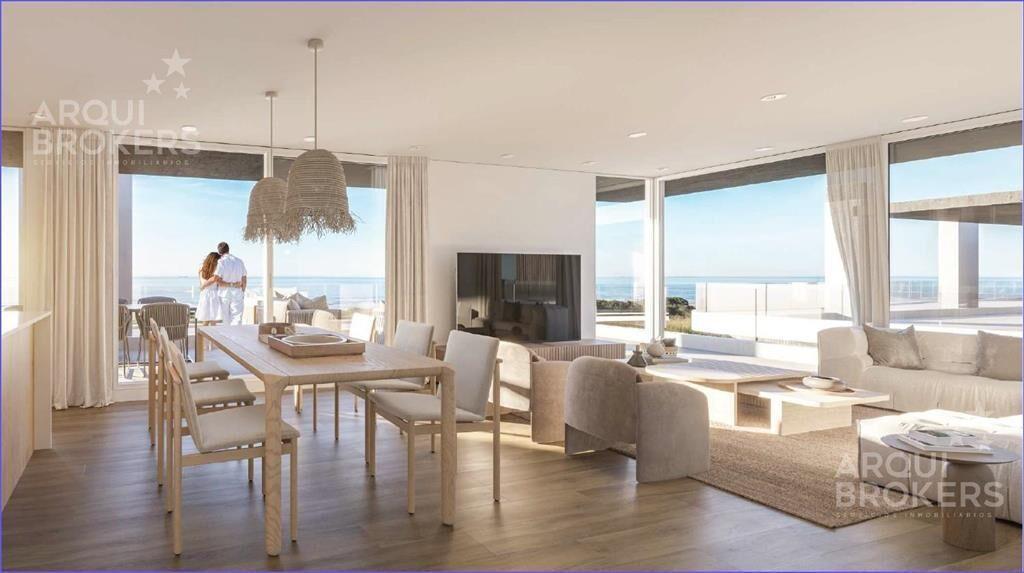 Apartamento de tres dormitorios en venta en Ciudad de la Co