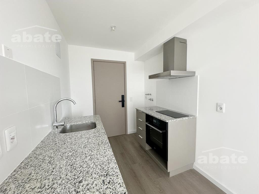 Monoambiente en venta con terraza al frente. Ideal inversió