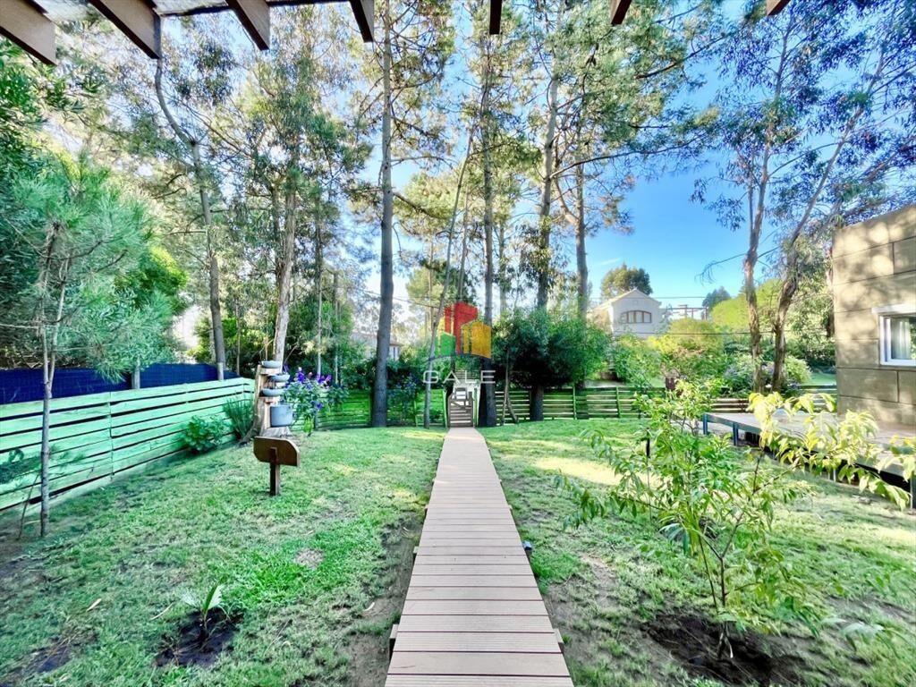 Se vende casa en Parque Burnett
