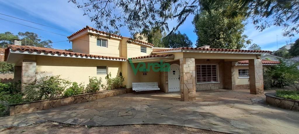 Casa en venta Centro Altantida, a metros playa, 4