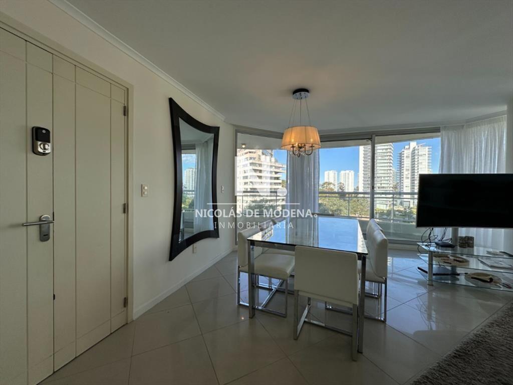 Hermoso apartamento en venta de 3 dormitorios y