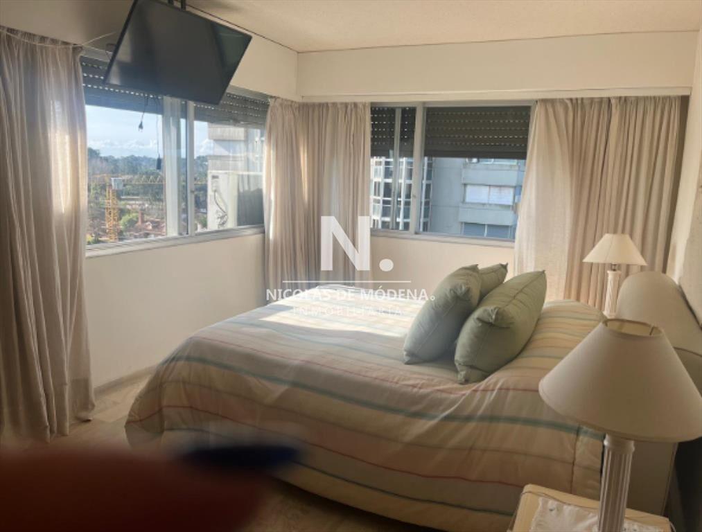 En venta apartamento de 3 dormitorios, con vista