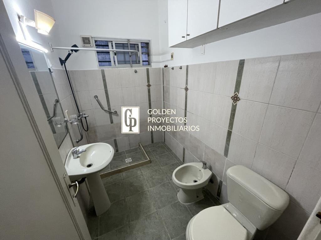 Casa en alquiler dos dormitorios y cochera en buceo