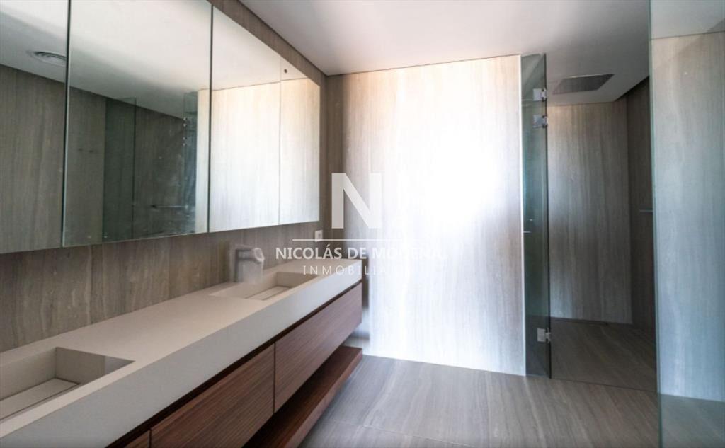 En venta apartamento de 3 dormitorios en la Punta