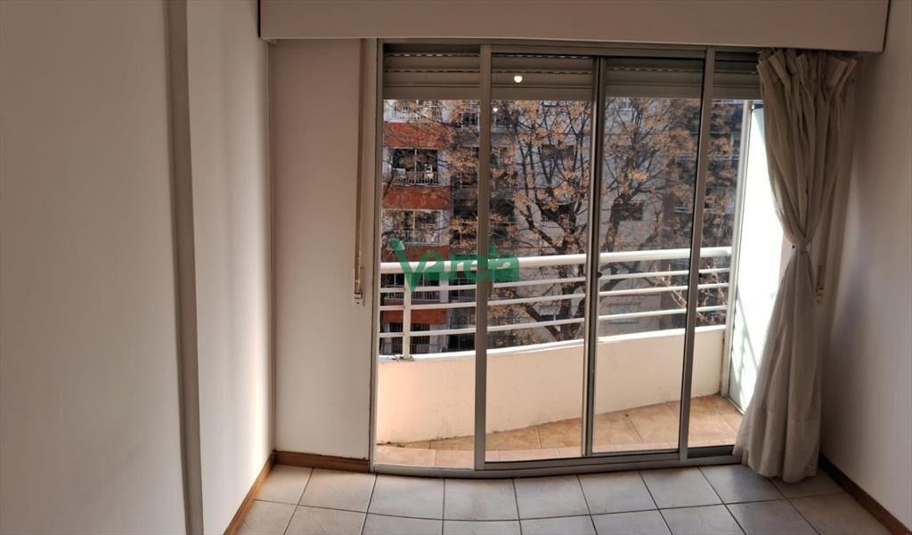 Alquiler Pocitos, Rambla, apartamento con terraza