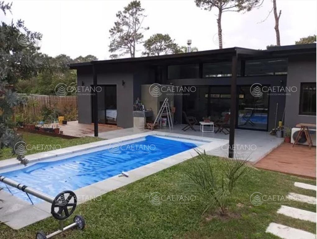 Venta Casa 3 Dormitorios 3 Baños - Zona Punta