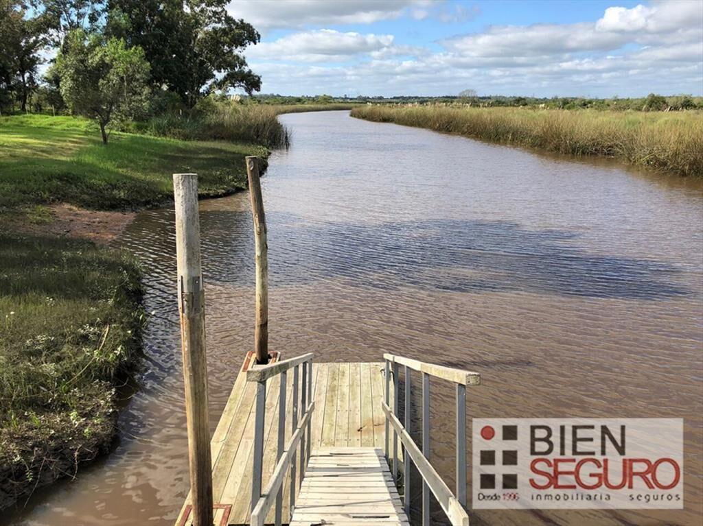 Chacra de 9,23 hás con costa navegable, en venta en Las Bru