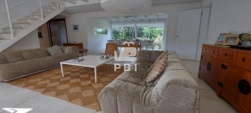 Casa 5 DORMITORIOS en Barrio privado - Ref :