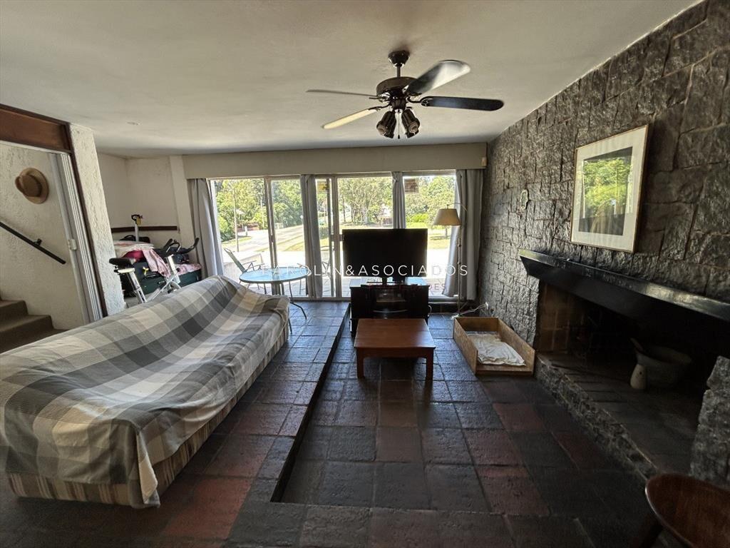 Casa de 3 dormitorios en venta en Pinares, Punta del Este.