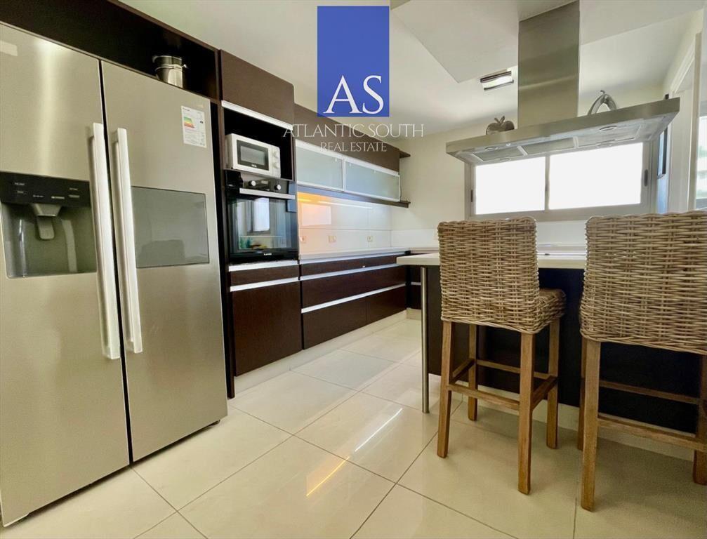 Apartamento de 3 dormitorios mas servicio primera