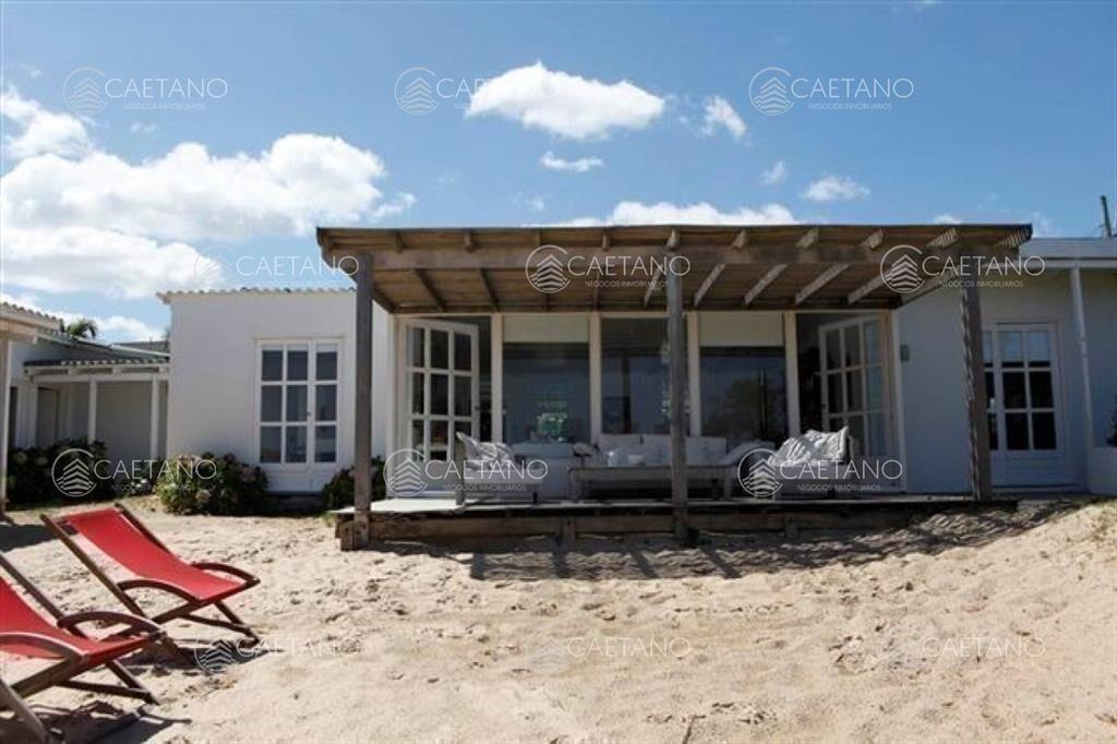 Casa sobre la playa, ideal para veranear!